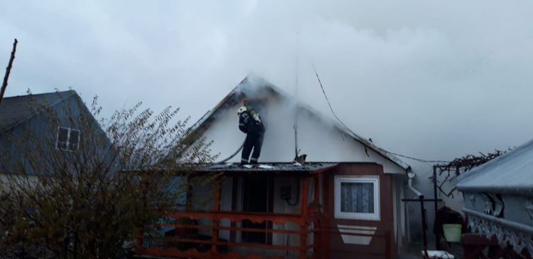 FOTO O gospodărie din Dornești a fost distrusă de un incendiu pornit de la un scurtcircuit