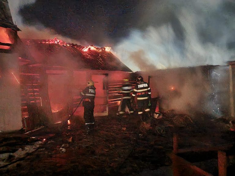 Un garaj din Breaza a fost distrus de un incendiu