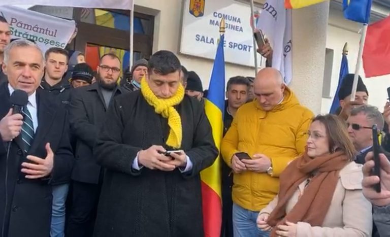 FOTO Regulile de combatere a răspândirii pandemiei de coronavirus au fost călcate în picioare la mitingurile organizate de AUR pe raza județului Suceava