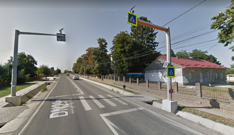 O adolescentă a fost lovită cu mașina pe trecerea pentru pietoni din apropierea Școlii Gimnaziale Salcea de către un șofer din Liteni