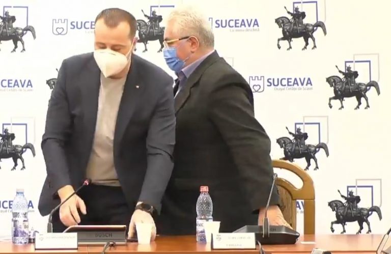 Reacție de stăpâni pe plantație. Lungu și Harșovschi s-au supărat, și-au luat jucăriile și au plecat din ședința în urma căreia sperau că vor scăpa de viceprimarul USR Teodora Munteanu