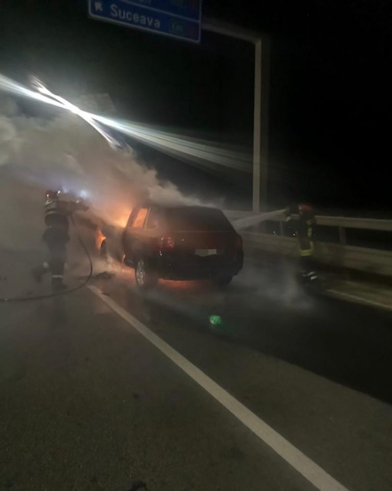 VIDEO FOTO O mașină a luat foc pe șoseaua de centură a municipiului Suceava