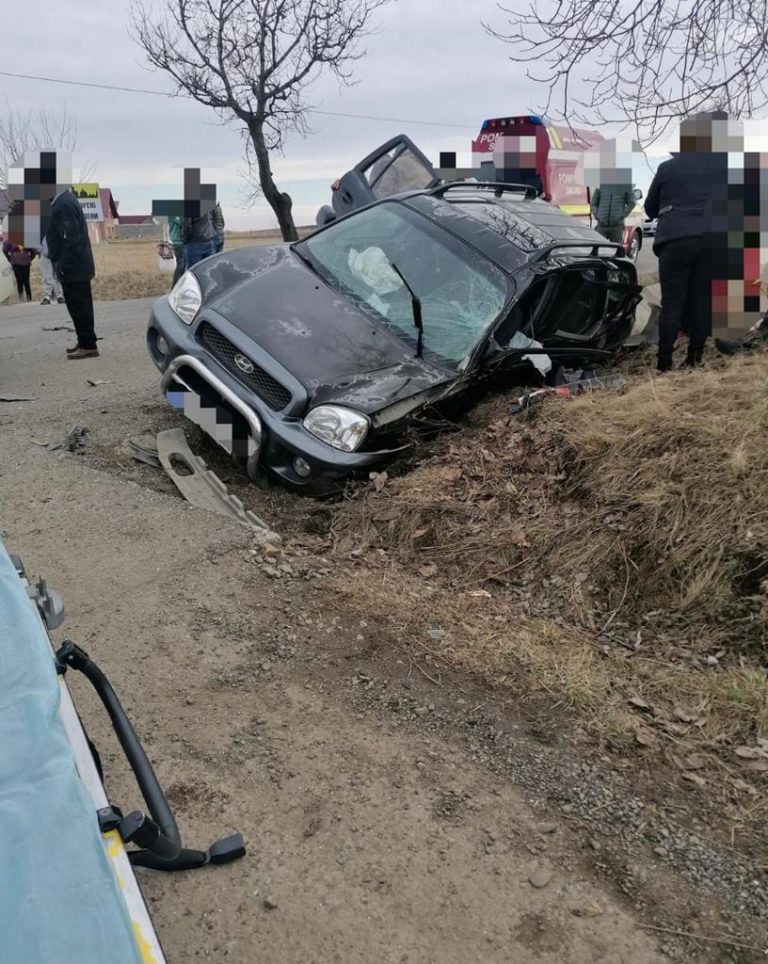 FOTO Accidentul cu patru răniți de la Bălcăuți a fost produs de un șofer care nu a acordat prioritate într-o intersecție