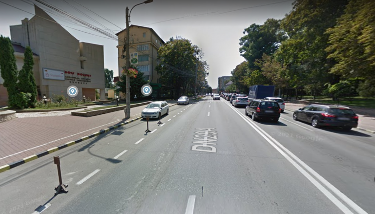 O femeie care traversa neregulamentar strada a fost lovită de o mașină, în față la Dom Polski