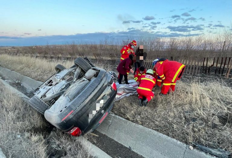 FOTO Grav accident de circulație produs la Trei Movile. Două persoane au fost transportate la spital