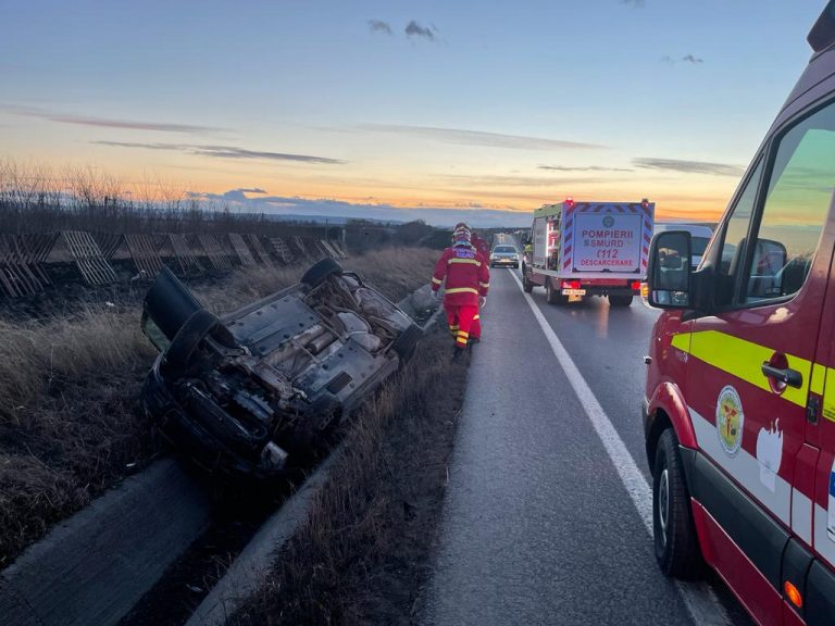 FOTO Accidentul cu trei răniți de la Trei Movile a fost produsă de o șoferiță care a pierdut controlul asupra mașinii