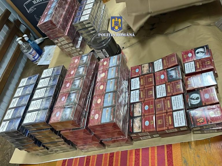 FOTO Un câmpulungean a fost reținut de polițiști după ce i-au găsit în mașină 300 de pachete cu țigări de contrabandă