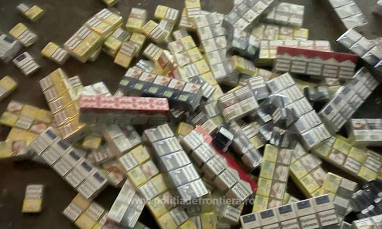 FOTO Țigări de contrabandă găsite ascunse într-un microbuz, în Vama Siret