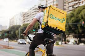 Un curier Glovo din Todirești a ajuns la spital după ce a căzut de pe bicicletă