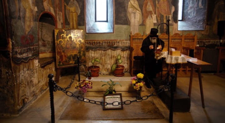 Un călugăr țepar din Brodina face bani pe spatele naivilor care cred în harul său duhovnicesc: „Era foarte insistent, cerea mereu bani”