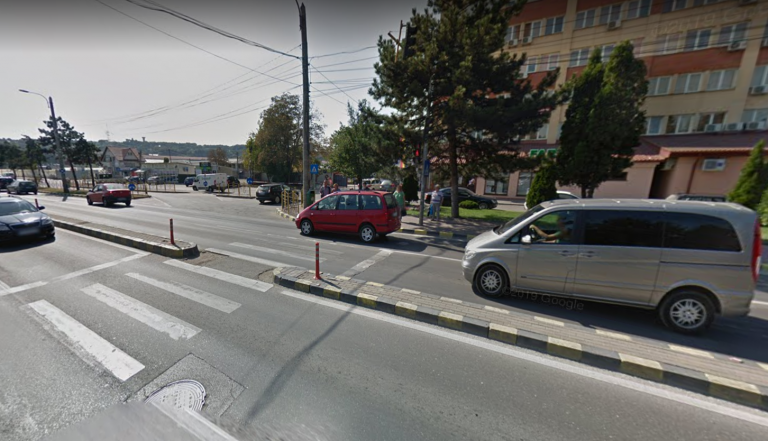 Adolescent lovit de o mașină pe trecerea pentru pietoni de la Bazar
