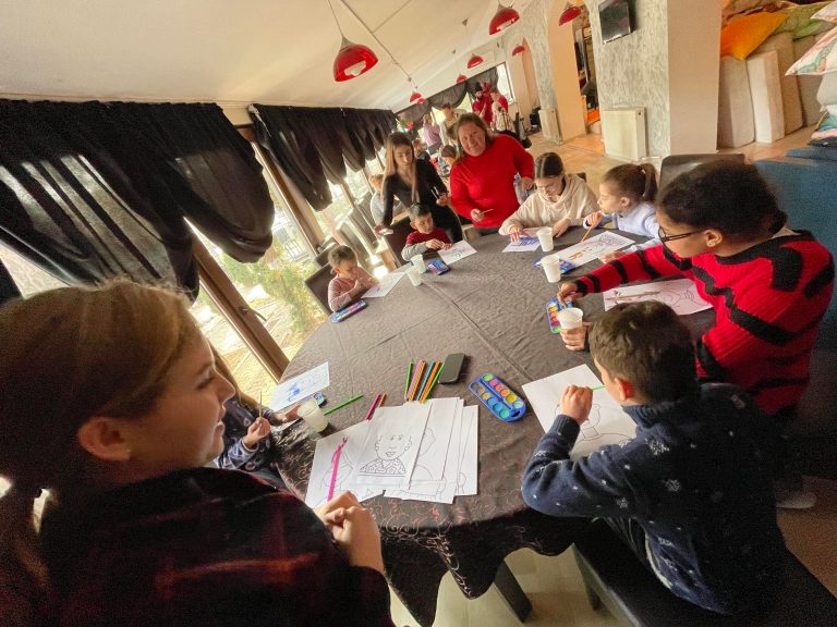 FOTO Facultatea de Științe ale Educaţiei din cadrul USV a organizat activități educaționale sistematice pentru copiii persoanelor refugiate din Ucraina
