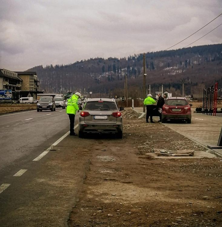 Polițiștii suceveni le recomandă șoferilor ucraineni să facă un popas la parcările din județ pentru un ceai cald, o cafea, o gustare sau dacă au nevoie de cazare