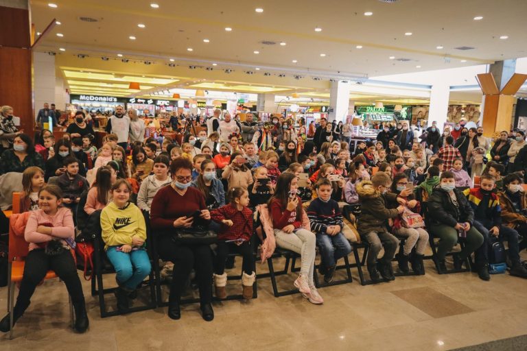 VIDEO FOTO Spectacol organizat la Iulius Mall Suceava pentru copiii refugiați din Ucraina: „Bine ați venit în România! Vă iubim și o să vrem să vă facem fericiți”