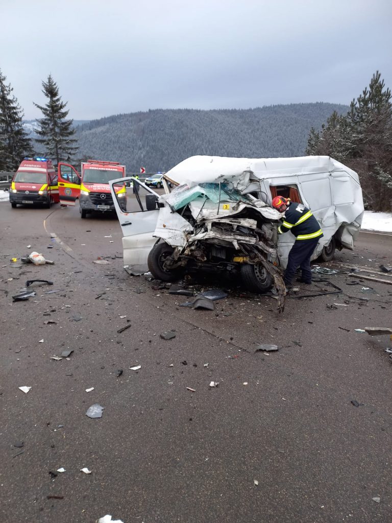 FOTO Doi moldoveni au fost răniți în accidentul produs în Pasul Mestecăniș