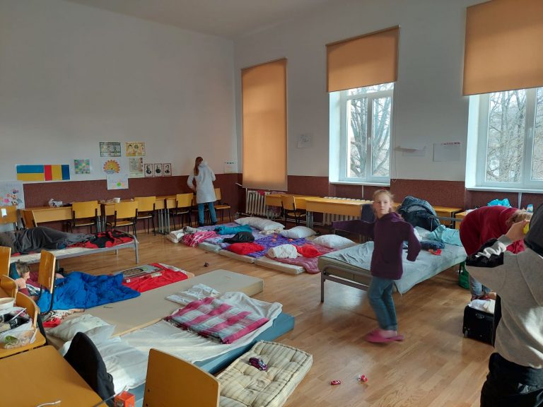 FOTO 9.000 de persoane au intrat ieri în țară prin Vama Siret, din care circa 4.900 de cetățeni ucraineni