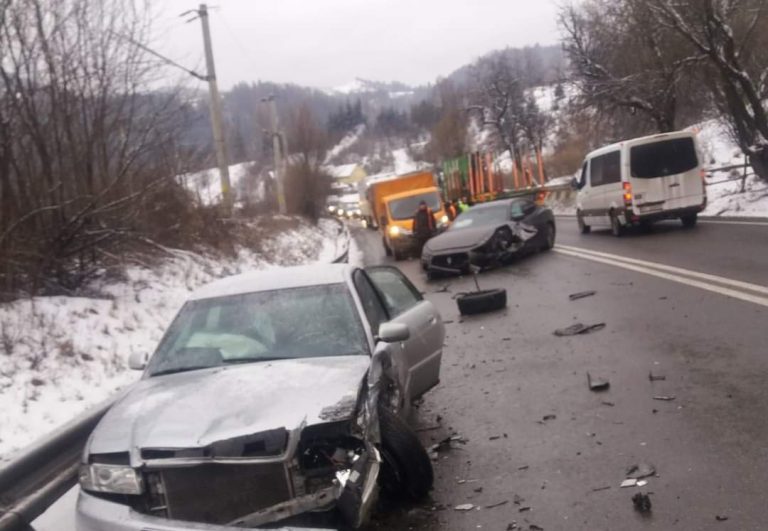 Un ucrainean care a adormit la volan a produs un accident rutier la Prisaca Dornei