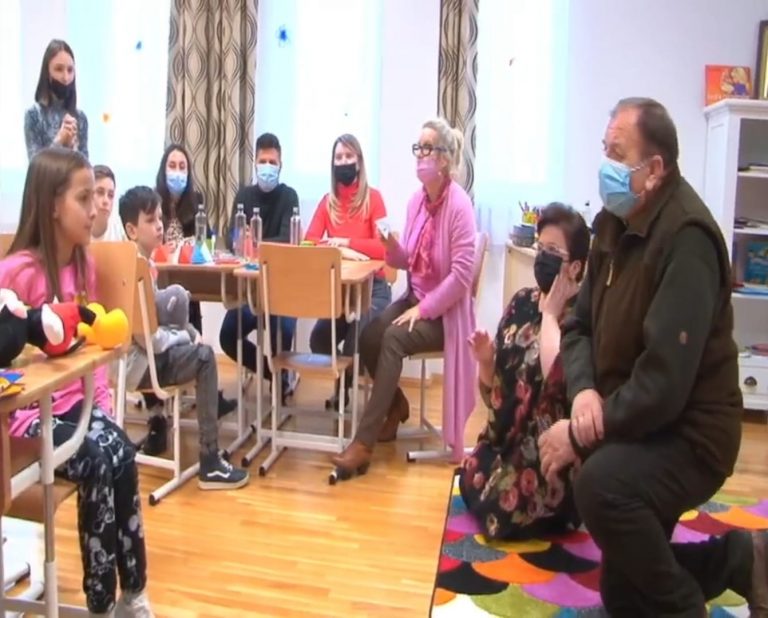 VIDEO Gheorghe Flutur a vizitat Școala „Sfântul Ioan cel Nou” din Suceava: „Vrem să deschidem mai multe puncte unde copiii refugiați pot învăța”
