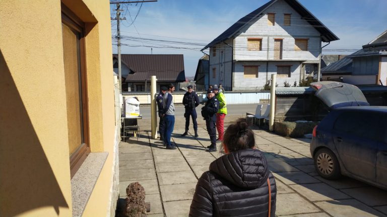 VIDEO FOTO Prezbiterul penticostal din Cajvana și-a lăsat fiul, nora și cei trei nepoți pe drumuri