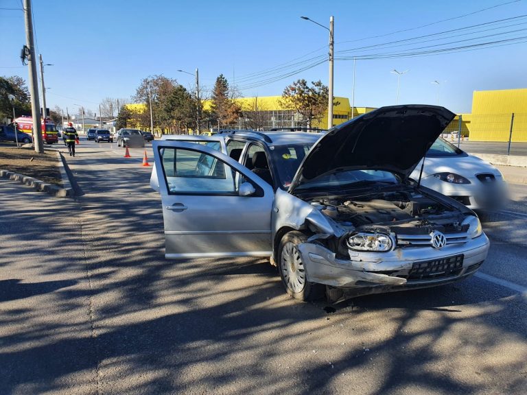 FOTO Patru persoane au fost implicate într-un accident produs pe strada Traian Vuia din Suceava