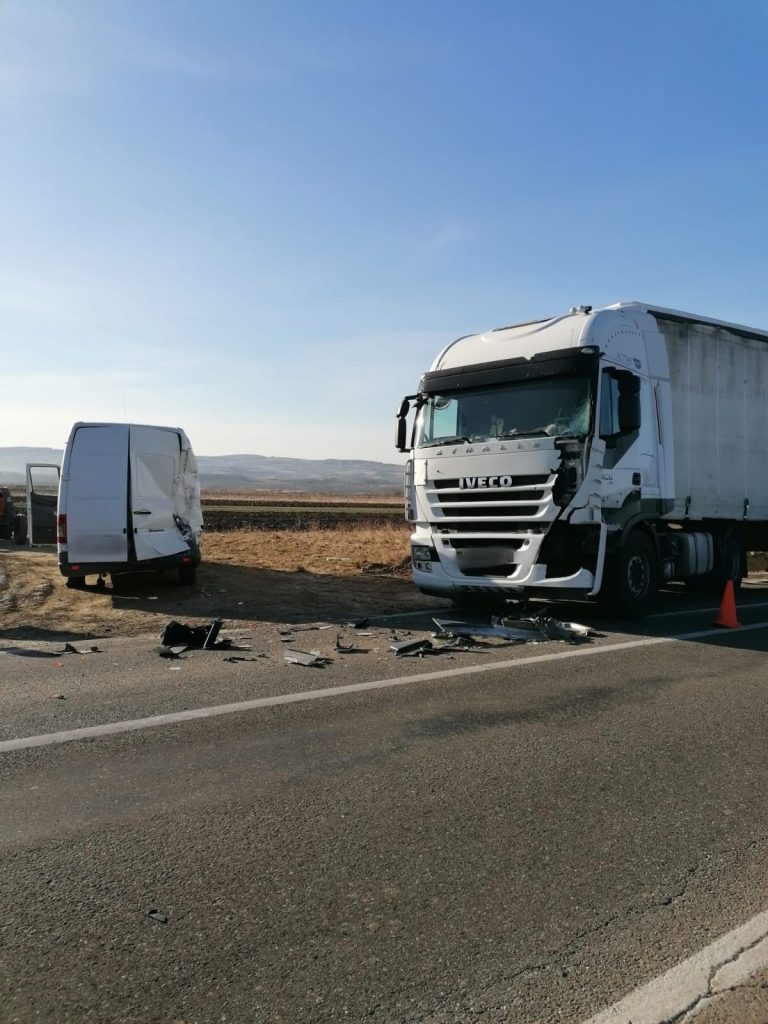 FOTO Accident cu doi răniți produs între localitățile Milișăuți și Iaslovăț