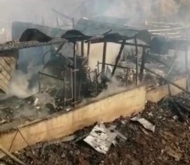 UPDATE VIDEO O gospodărie din Liteni a fost distrusă de un incendiu pornit de la un scurtcircuit electric