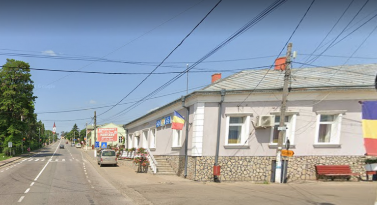 O minoră a fost lovită de o mașină pe trecerea pentru pietoni din fața Primăriei Ilișești