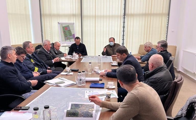 Gheorghe Flutur a anunțat că se lucrează la două variante de drumuri noi care se ducă la Aeroportul „Ștefan cel Mare” din Suceava și Dumbrăveni