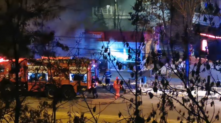 FOTO Incendiu izbucnit la un magazin Agroland din cartierul Burdujeni