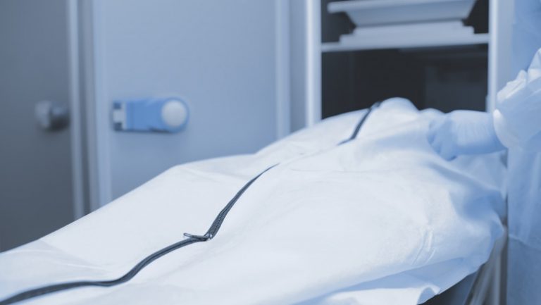 Un bărbat din Stulpicani a murit la spital după ce a fost internat cu sevraj etanolic