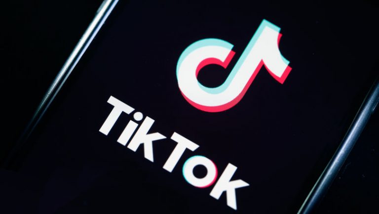 Un rădăuțean a fost bătut de un vicovean pe care l-a înjurat pe TikTok