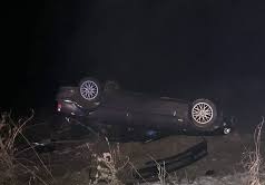 Detaliile incredibile ale accidentului mortal produs la Sucevița de către un șofer din Marginea. El a scos din rădăcini un copac cu BMW-ul, după care s-a răsturnat în albia râului Sucevița
