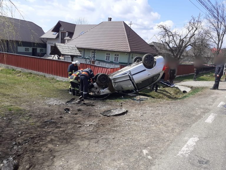 FOTO O ucraineancă și cele trei fiice ale sale cu vârste cuprinse între 3 și 7 ani au fost rănite într-un accident rutier produs la Horodnic de Sus