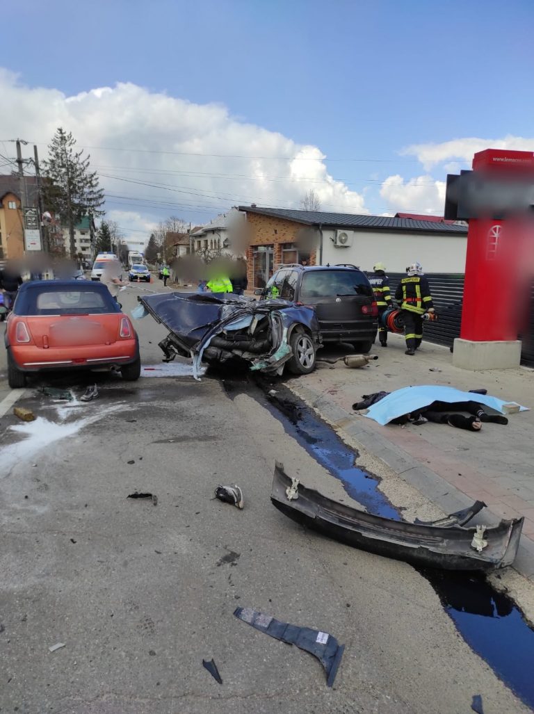 VIDEO FOTO Cei doi tineri răniți grav în teribilul accident rutier de la Rădăuți sunt în continuare în comă, la Spitalul Județean Suceava