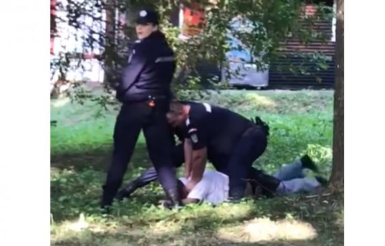 Jandarmerița din Vatra Dornei care i-a dat cu spray – lacrimogen în față unui bărbat imobilizat, care ulterior a decedat la spital, a fost achitată