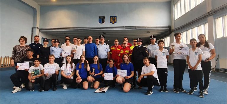 FOTO Zeci de elevi suceveni au participat la etapa județeană a concursului cu tematică de protecţie civilă „Cu viaţa mea apăr viaţa”