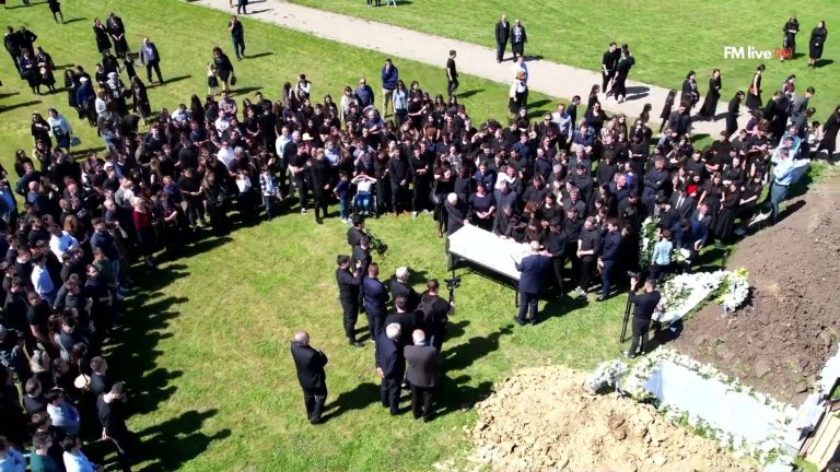 VIDEO Natty Drăgoi a fost condus pe ultimul drum de o mare de oameni: „Ai fost o rază de soare pentru familia noastră și nu putem uita energia ta molipsitoare”