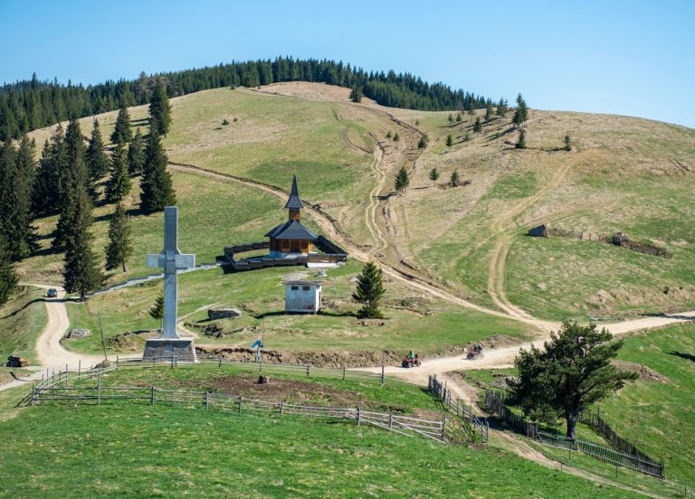 FOTO Sănătatea trupească și cea sufletească sunt puse la loc de cinste în comuna Mălini: „Avem un mare sprijin în Primărie și personal, în domnul primar”