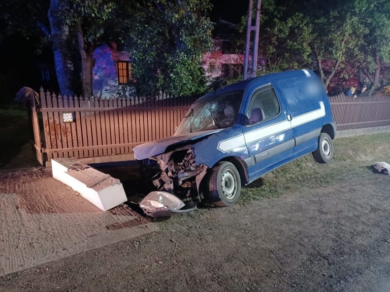 FOTO Accidentul de la Adâncata a fost produs de o șoferiță care a pierdut controlul asupra mașinii