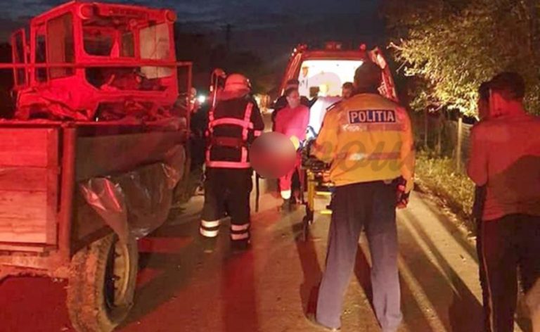 Un băiețel de 3 ani a fost lovit mortal cu tractorul chiar de către tatăl său, la Boroaia