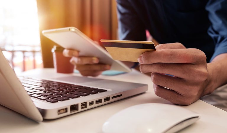 Un sucevean a reclamat la Poliție că i s-au furat bani de pe card timp de aproape un an