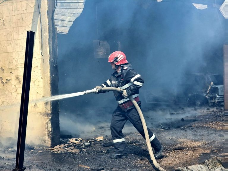 O bătrână de 86 de ani din Dolhasca a murit după ce i-a luat foc casa