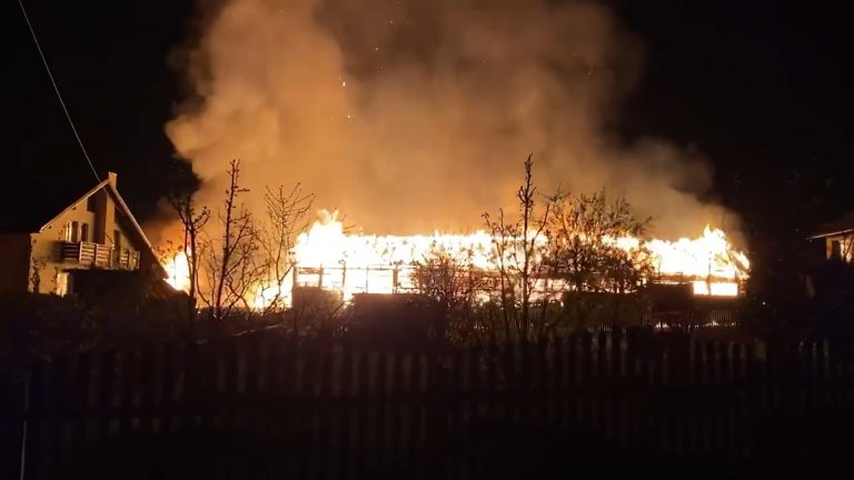 VIDEO Prejudiciu de două milioane de lei produs în urma incendiului apocaliptic produs la un gater din Vatra Dornei