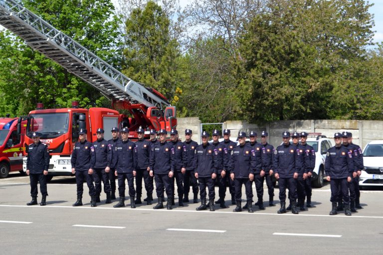 FOTO 21 de soldați gradați profesioniști proveniți din sursă externă au depus jurământul militar la sediul ISU Suceava