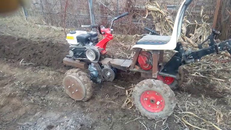 Un bărbat din Putna a ajuns cu leziuni grave la spital după ce a ajuns cu un motocultor într-un șanț. Polițiștii i-au întocmit un dosar penal pentru trei infracțiuni