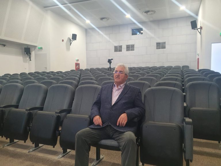 FOTO Ion Lungu a rezolvat și problema sălii polivalente: „Până la sfârșitul lunii mai vom da în funcțiune o nouă sală pentru evenimente culturale în orașul nostru, cu o capacitate de 280 de locuri”