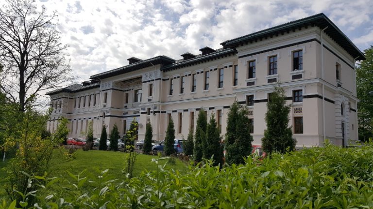 Medicul care a confundat vărsatul de vânt cu variola maimuței va fi transferat sub pază la Socola. Individul a agresat două asistente și a sechestrat o pacientă în sectorul Covid