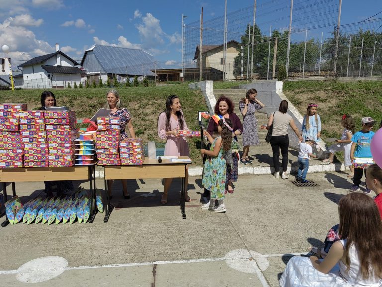 FOTO Administrația locală din Berchișești pune un accent important pe educația copiilor din comunitate: „Ne bucurăm că am reușit și în acest an să fim alături de elevi”