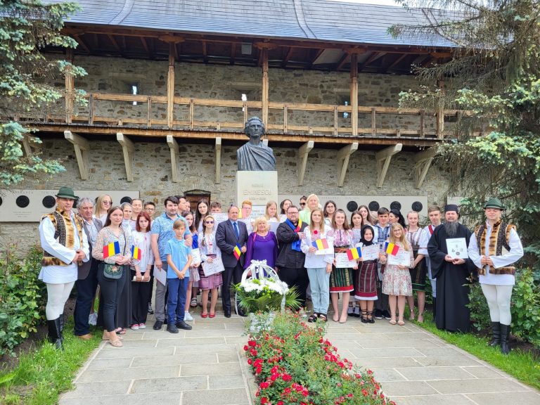 FOTO Vicepreședintele CJ Suceava, Niculai Barbă, a fost prezent la Putna la Festivalul „Trasee Eminesciene”