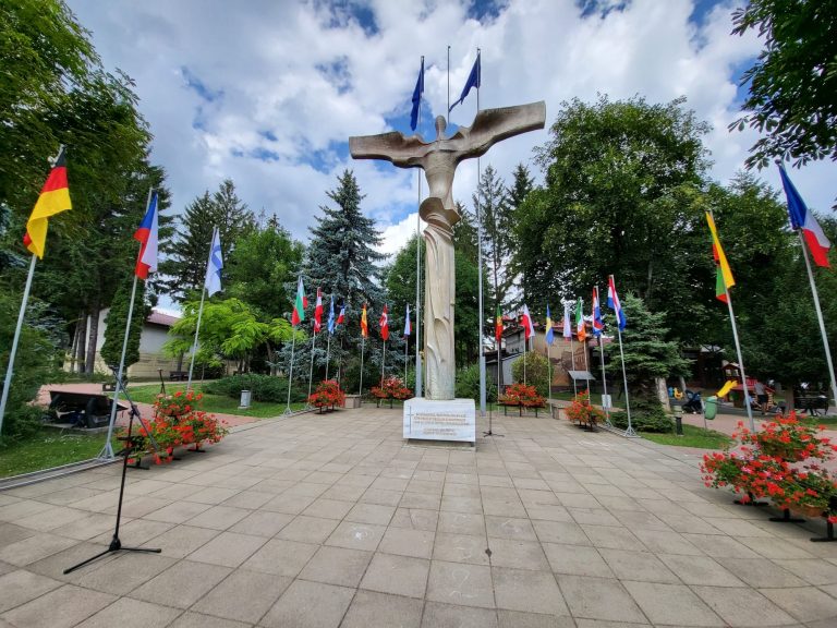 FOTO Ziua Drapelului Național a fost marcată printr-o ceremonie organizată în Piața Tricolorului din Suceava